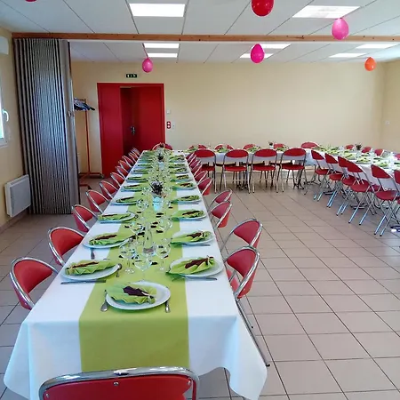 Chateau Du Bourg Bed and breakfast Saint-Denis-de-Gastines