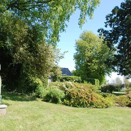 Chateau Du Bourg 3* Saint-Denis-de-Gastines