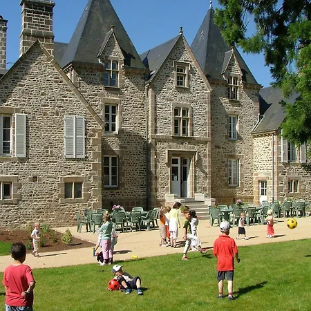 Chateau Du Bourg 3* Saint-Denis-de-Gastines