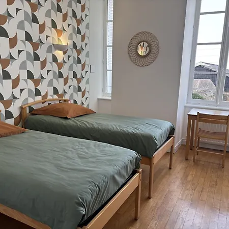 Chateau Du Bourg 3* Saint-Denis-de-Gastines