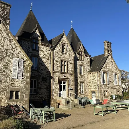 Chateau Du Bourg 3* Saint-Denis-de-Gastines