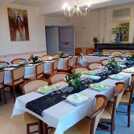 Chateau Du Bourg Bed and breakfast Saint-Denis-de-Gastines