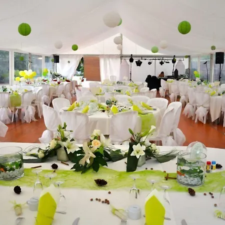 Chateau Du Bourg Bed and breakfast Saint-Denis-de-Gastines