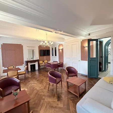 Chateau Du Bourg Bed and breakfast Saint-Denis-de-Gastines