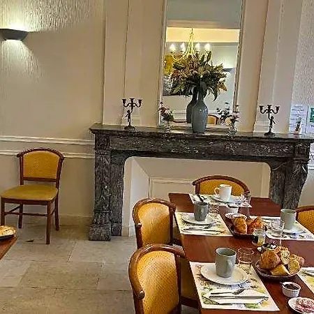Chateau Du Bourg 3* Saint-Denis-de-Gastines