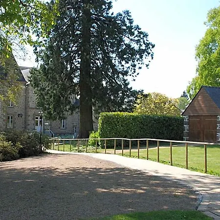 Chateau Du Bourg 3* Saint-Denis-de-Gastines
