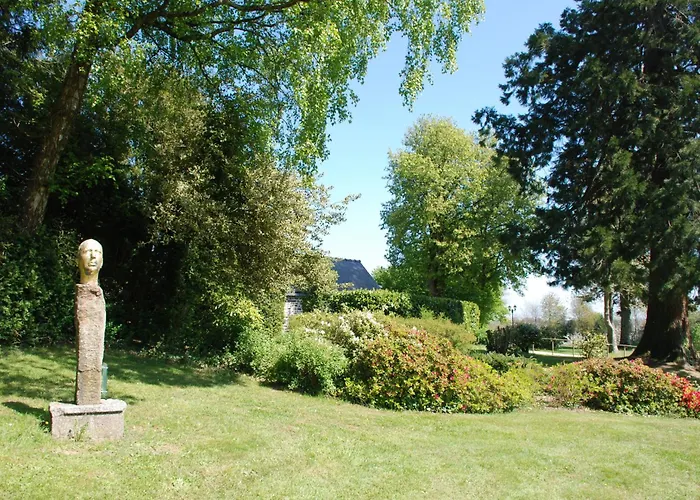 Chateau Du Bourg 3* Saint-Denis-de-Gastines