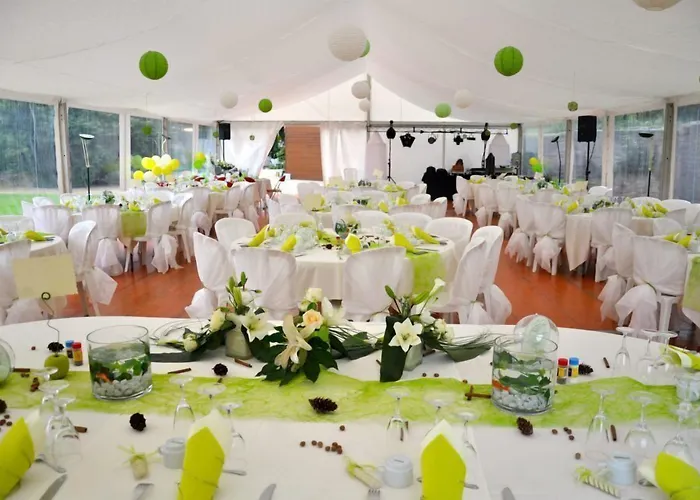 Chateau Du Bourg Bed & Breakfast Saint-Denis-de-Gastines